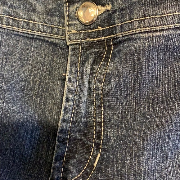 Chico’s short bootcut jeans. Size 0 - Picture 4 of 7
